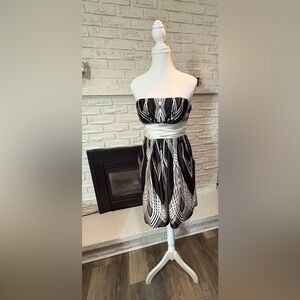 Le Château Strapless Black&White Graphic Mini Dress With White Waist Sash SizeXS
